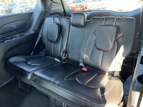 Used 2023 Chrysler Pacifica Touring-L w/ S Appearance Package image 24