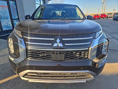 Used 2025 Mitsubishi Outlander SE image 17