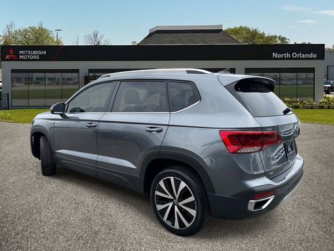Used 2022 Volkswagen Taos SE w/ Panoramic Sunroof Package FWD image 3