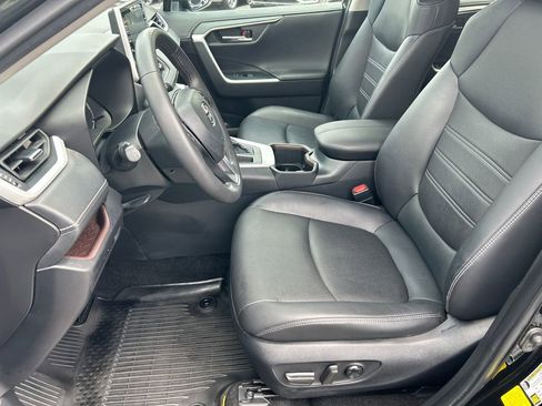 Used 2022 Toyota RAV4 Limited FWD image 9