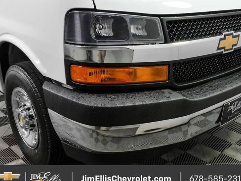 Certified 2025 Chevrolet Express 3500 LT w/ LT Preferred Equipment Group RWD image 31