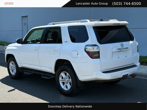 Used 2016 Toyota 4Runner SR5 AWD/4WD image 4