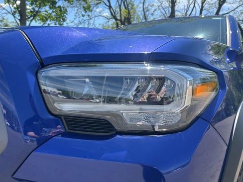 Used 2022 Toyota Tacoma TRD Off-Road w/ Technology Package AWD/4WD image 17