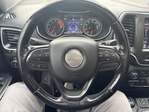 Used 2020 Jeep Cherokee Trailhawk image 19