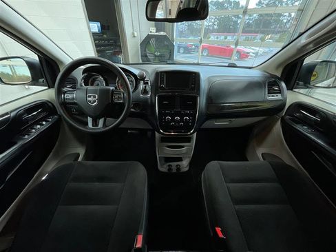 Used 2019 Dodge Grand Caravan SE image 18
