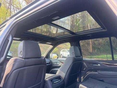 Used 2021 Cadillac Escalade Premium Luxury image 17