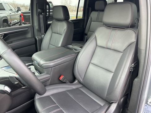 Used 2025 Chevrolet Suburban RST w/ Comfort Package image 19
