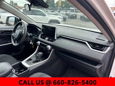 Used 2024 Toyota RAV4 LE AWD/4WD image 7
