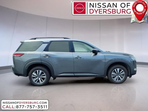 Used 2026 Nissan Pathfinder SL FWD image 2