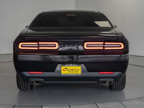 Used 2017 Dodge Challenger SXT image 6