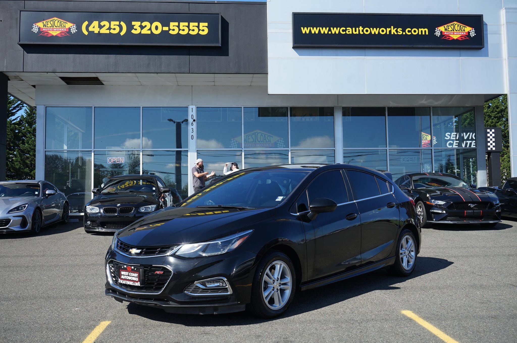 Used 2017 Chevrolet Cruze LT w/ Sun And Sound Package FWD image 1