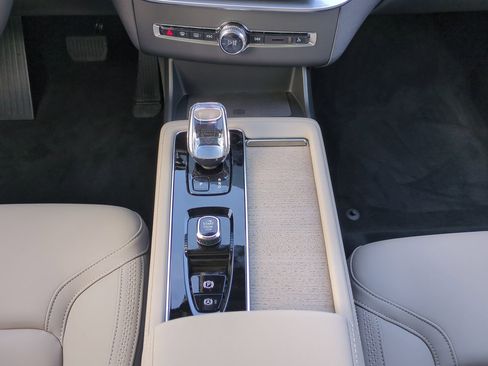 New 2026 Volvo XC90 B6 Plus w/ Protection Package Premier image 17