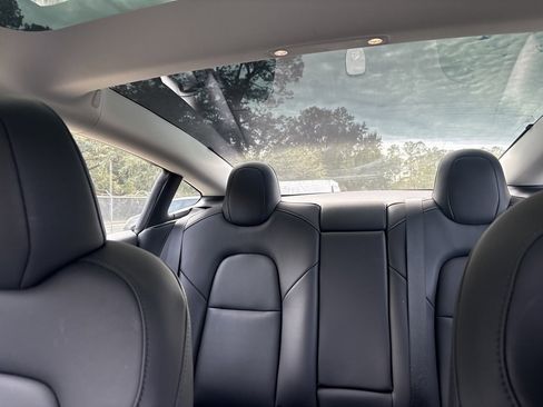 Used 2023 Tesla Model 3 Standard Range image 21