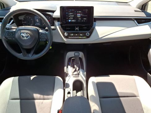 Used 2025 Toyota Corolla LE FWD image 11