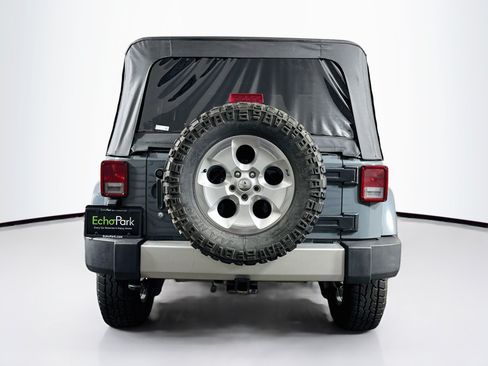 Used 2014 Jeep Wrangler Unlimited Sahara w/ Connectivity Group AWD/4WD image 7