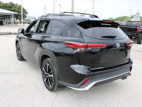 Used 2022 Toyota Highlander XSE AWD/4WD image 8
