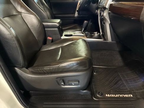 Used 2014 Toyota 4Runner Limited image 39