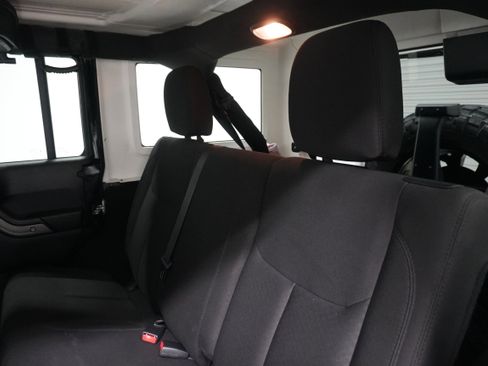 Used 2018 Jeep Wrangler Unlimited Sport S image 14