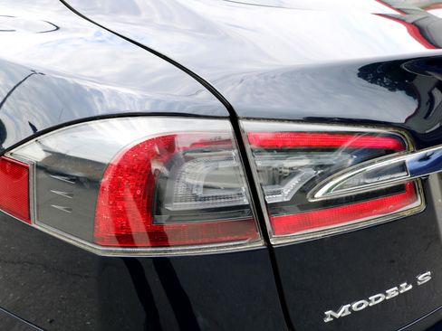 Used 2013 Tesla Model S image 11