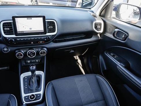 Certified 2024 Hyundai Venue Limited image 18