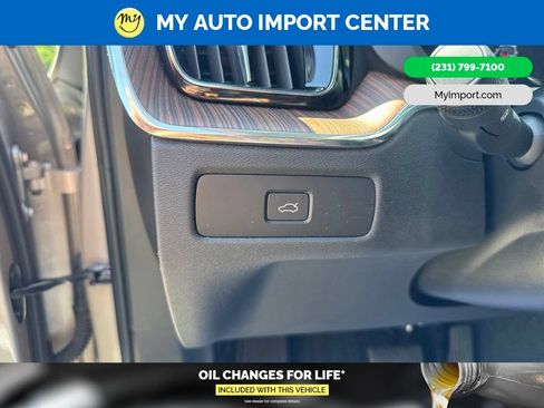 Used 2023 Volvo XC60 B5 Plus AWD/4WD image 15