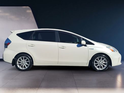 Used 2014 Toyota Prius V Three image 6