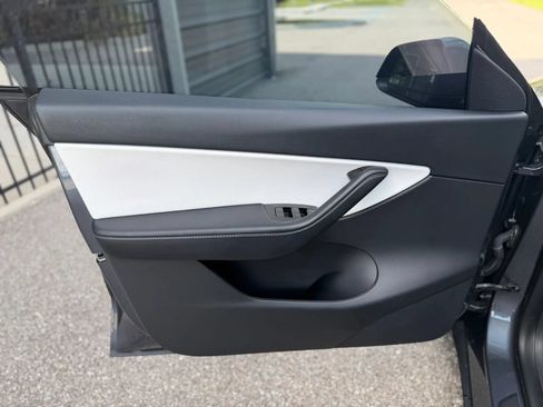 Used 2021 Tesla Model Y 2WD image 21