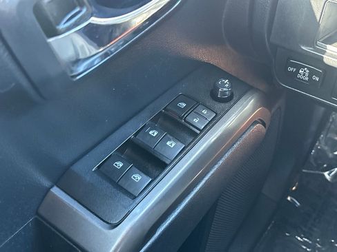 Used 2019 Toyota Tacoma TRD Off-Road image 10