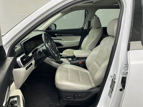 Used 2023 Kia Telluride S w/ S Sunroof Package FWD image 9