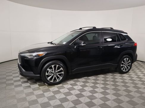 Used 2023 Toyota Corolla Cross XLE image 8