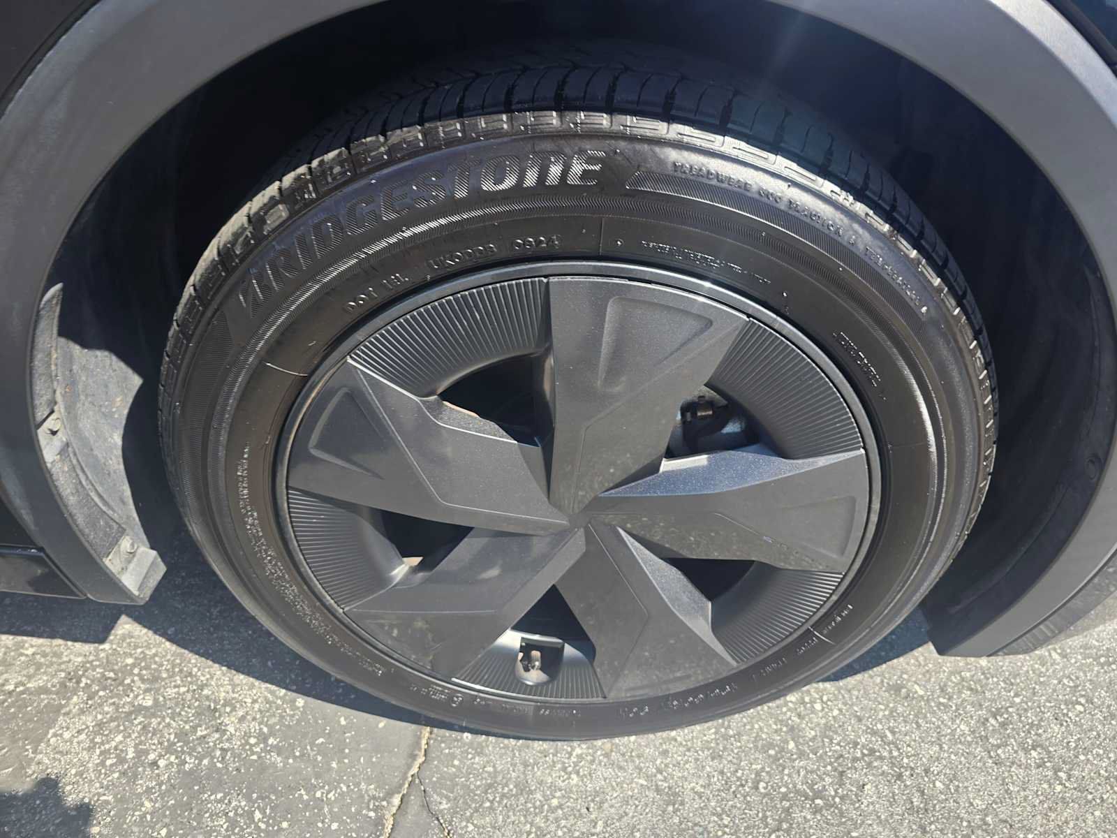 Used 2023 Toyota Prius LE FWD image 9