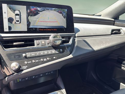 Used 2024 Lexus ES 300h w/ Technology Package FWD image 33