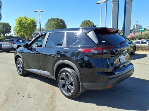 Certified 2025 Nissan Rogue SV FWD image 5