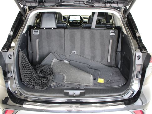 Used 2026 Toyota Highlander Platinum AWD/4WD image 36