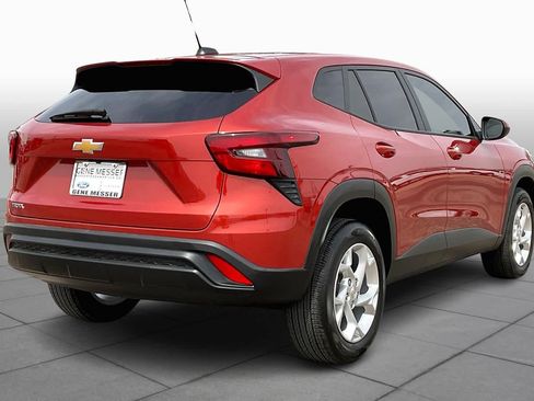 Used 2024 Chevrolet Trax LS w/ LS Convenience Package FWD image 12