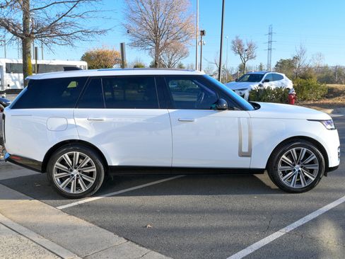 Used 2025 Land Rover Range Rover Long Wheelbase Autobiography image 4