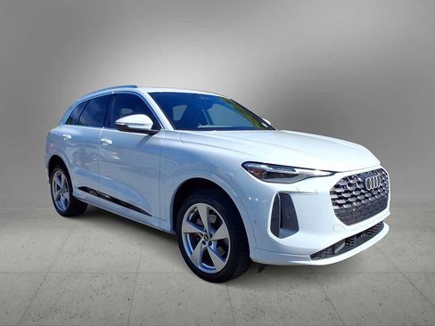 Used 2025 Audi Q5 Premium w/ Premium Plus AWD/4WD image 2