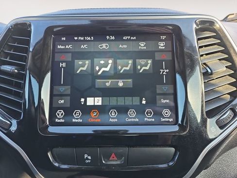 Used 2020 Jeep Cherokee Limited image 24