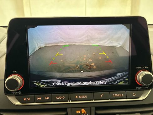 Used 2025 Nissan Altima 2.5 SV FWD image 27