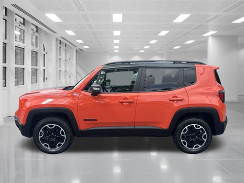 Used 2017 Jeep Renegade Trailhawk w/ Premium Trailhawk Package AWD/4WD image 8