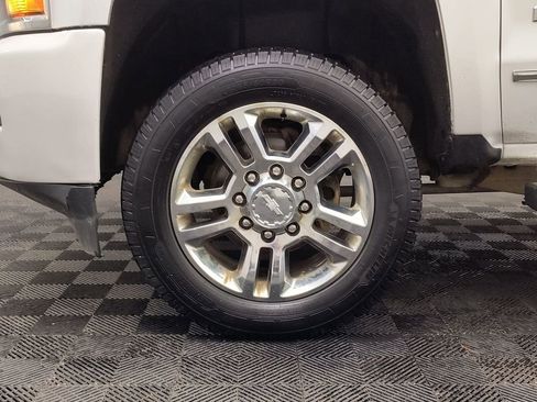 Used 2019 Chevrolet Silverado 2500 High Country w/ Duramax Plus Package image 9