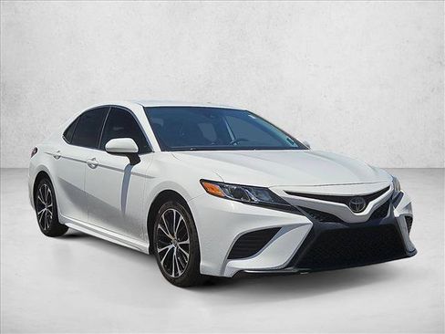 Used 2020 Toyota Camry SE w/ Carpet Mat Package FWD image 3