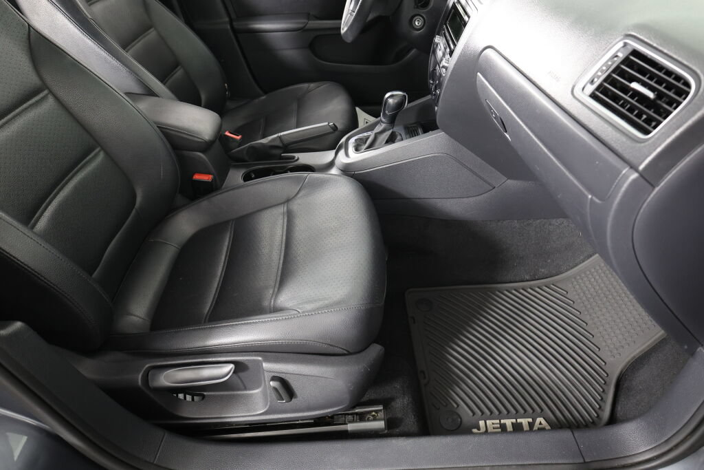 Used 2014 Volkswagen Jetta SE FWD image 26