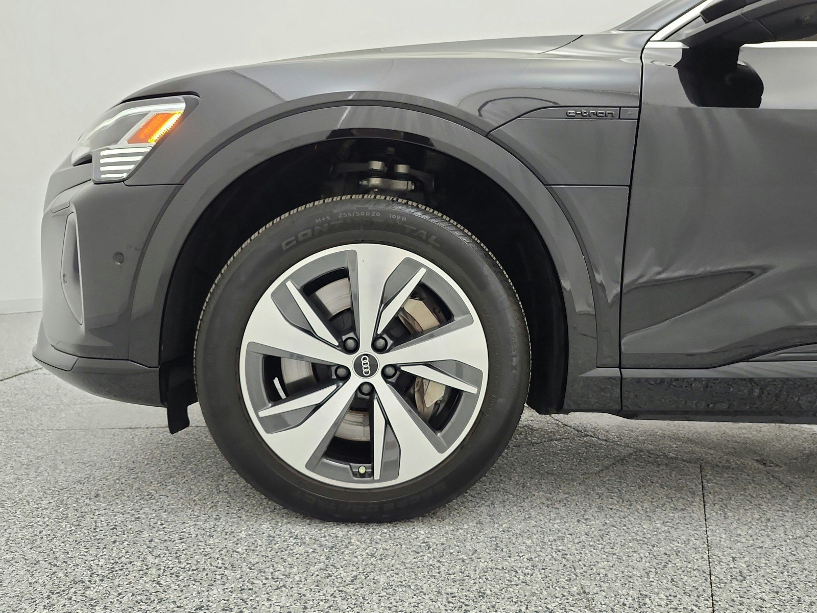 Used 2024 Audi Q8 e-tron Premium Plus w/ Premium Plus Package AWD/4WD image 18