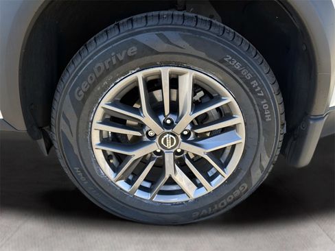 Used 2021 Nissan Rogue S image 19