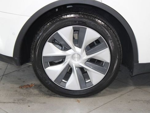 Used 2021 Tesla Model Y Long Range image 13