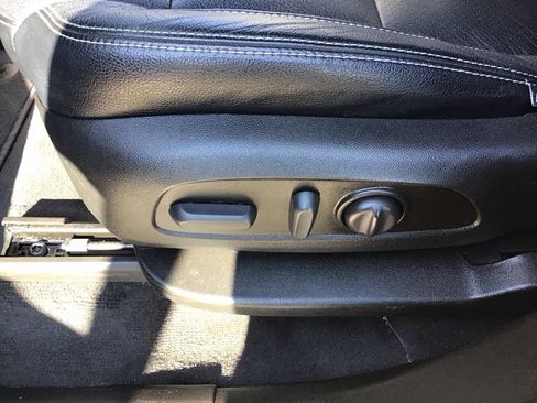 Used 2023 Chevrolet Traverse LT FWD image 8
