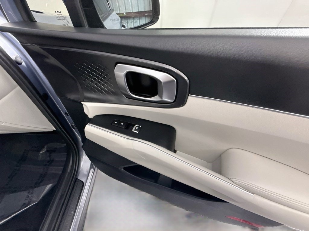 Used 2023 Kia Sorento S w/ Panoramic Sunroof Package FWD image 30
