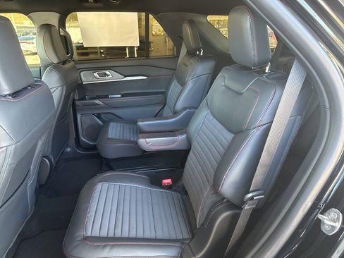 New 2026 Ford Explorer ST-Line w/ ST-Line Street Pack image 18