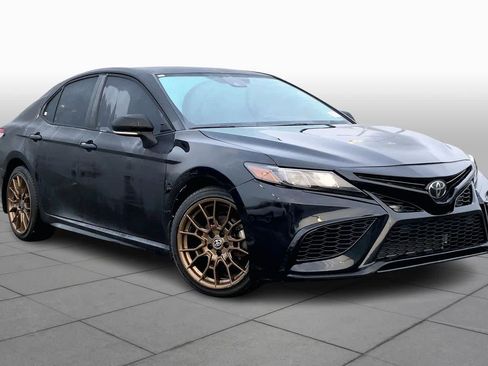 Used 2023 Toyota Camry SE image 3